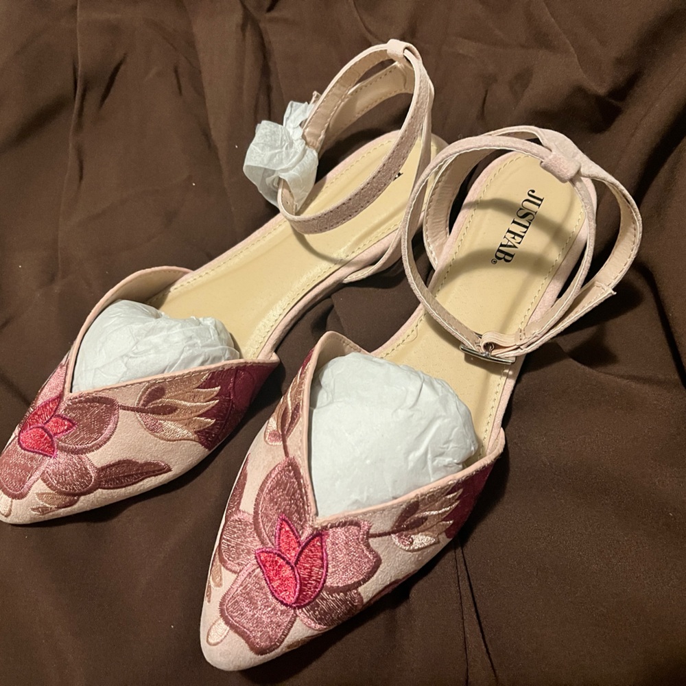 Justfab embroidered flats size 5.5